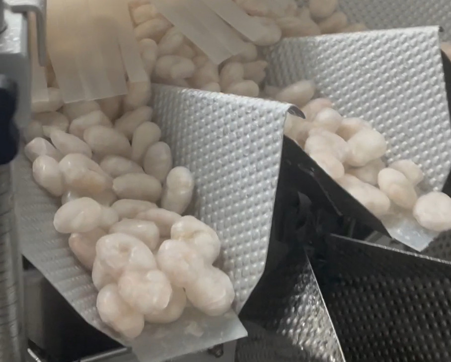 SS 304 Weigher Packaging Machine Icy Shrimp Workshop Packaging System الوزن المستهدف 200g ~ 1500g