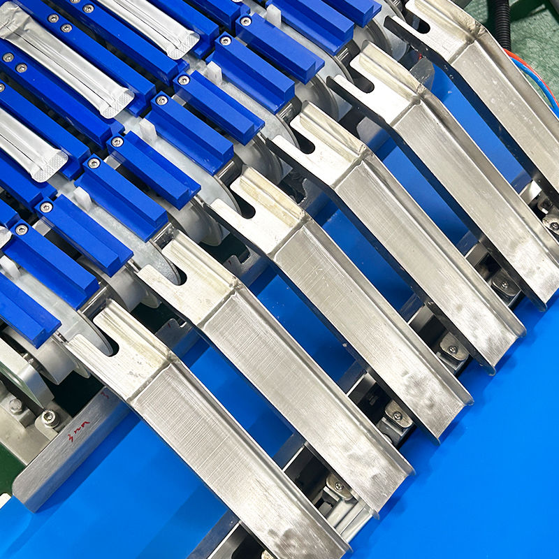 آلة تعبئة أكياس مسحوق المشروبات الملونة متعددة المسارات الأوتوماتيكية 1 جرام - 30 جرام آلة تعبئة مسحوق مشروب الطاقة في أكياس