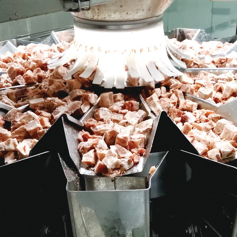 1kg 2kg الدجاج الدواجن النقود الأجنحة اللحوم المعدة مسبقاً كيس متعددة الرؤوس الوزن الوقوف كيس الدوار ملء الختم آلة تعبئة