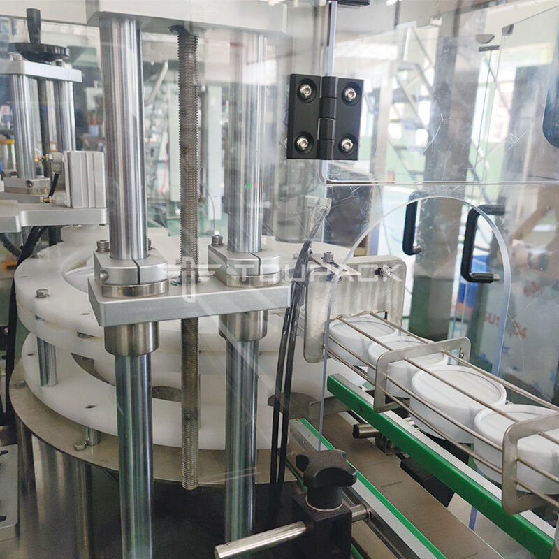 خط آلة تعبئة الزجاجات البلاستيكية للخوخ المفروم المجفف عالية الدقة