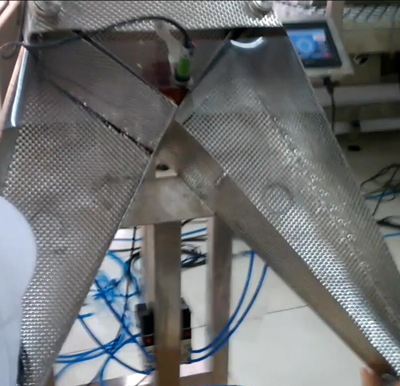 8 Hoppers 0.5L 1.2L Linear Weigher لمواد شبكية صغيرة مثل الملح والسكر