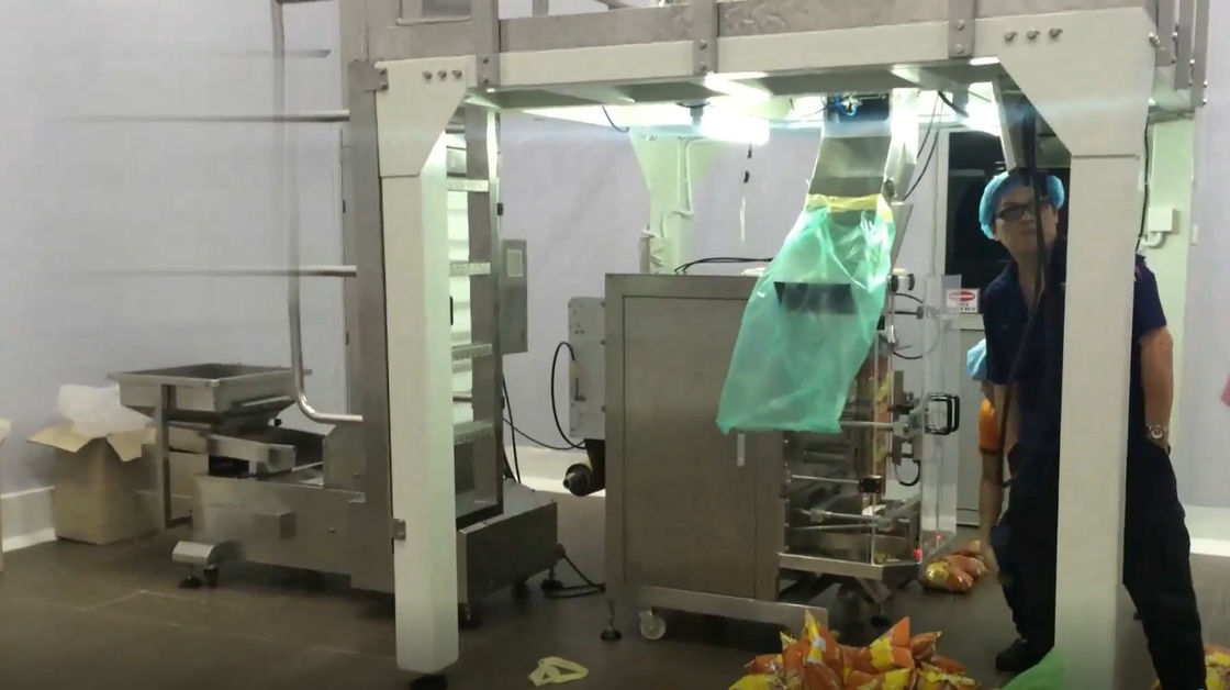 آلة تعبئة وختم الوزن الأوتوماتيكية VFFS 2.2KW لتعبئة الوسادة للأطعمة الخفيفة