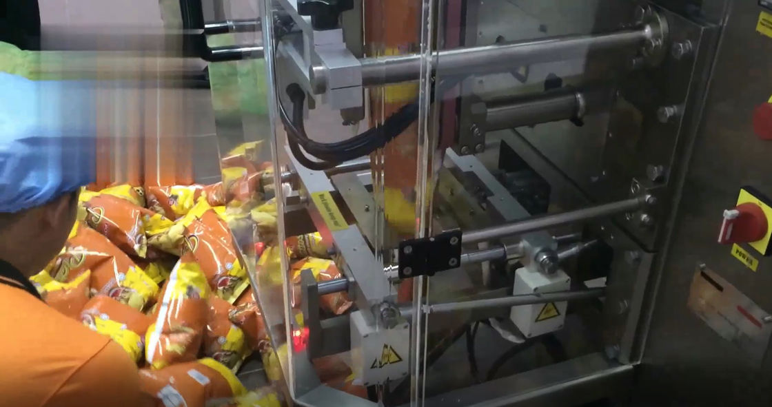 آلة تعبئة وختم الوزن الأوتوماتيكية VFFS 2.2KW لتعبئة الوسادة للأطعمة الخفيفة