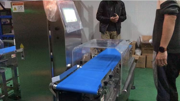 ميزان فحص عالي السرعة 1KW 120p / min لفحص وزن المنتجات